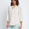 Blusa con scollo a V, fusciacca e manica a volant CREMA