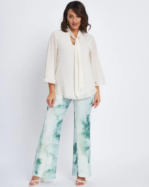 Blusa con scollo a V, fusciacca e manica a volant CREMA