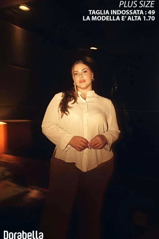 Camicia con colletto alla coreana in georgette tinta unita con bottoni