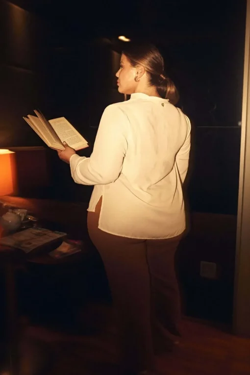 Camicia con colletto alla coreana in georgette tinta unita con bottoni