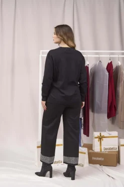 Maglia con scollo a V e inserto in paillettes sullo scollo NERO