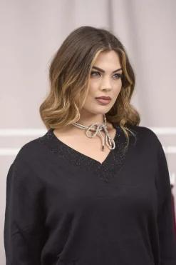 Maglia con scollo a V e inserto in paillettes sullo scollo NERO