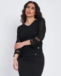 Maglia con scollo a V e trafori lungo le maniche NERO