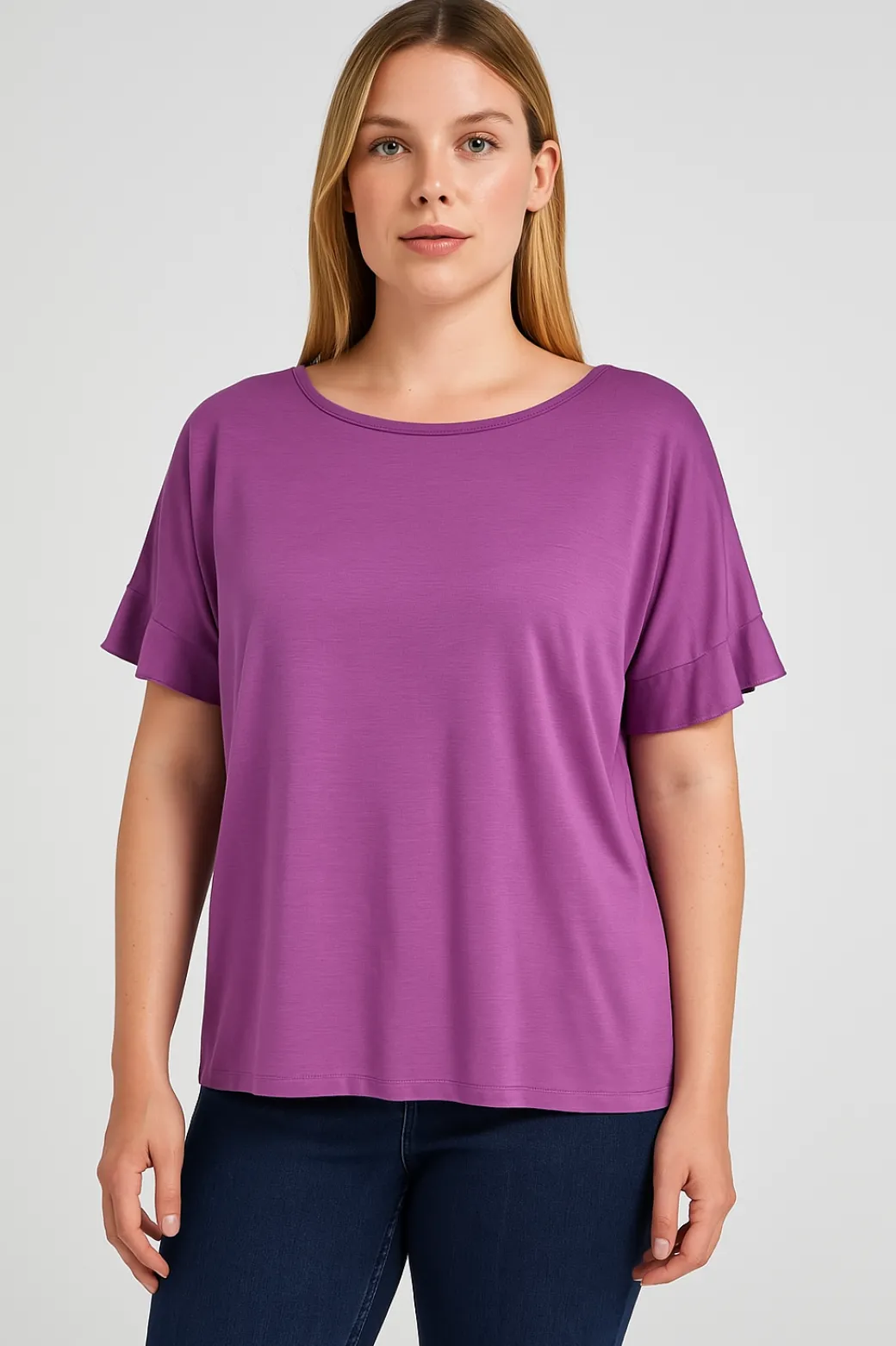 Maglia in filato di viscosa elasticizzata tinta unita con scollo roton