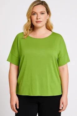 Maglia in filato di viscosa elasticizzata tinta unita con scollo roton