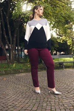 Maglia motivo a rombi con scollo a V e strass NERO