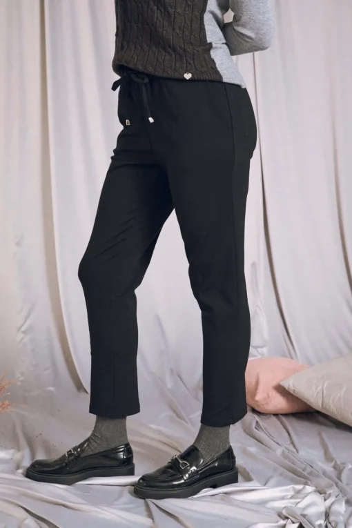 Pantalone comfy dal taglio jogger e coulisse NERO