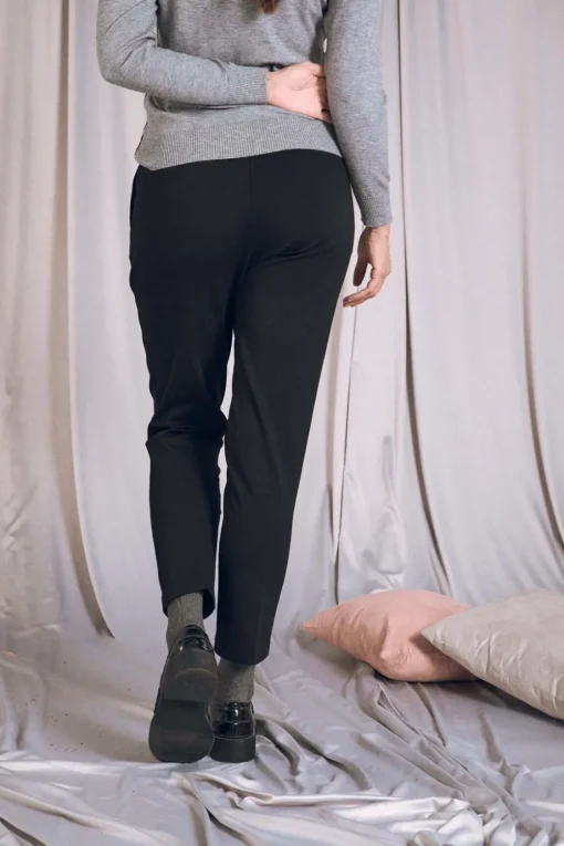 Pantalone comfy dal taglio jogger e coulisse NERO