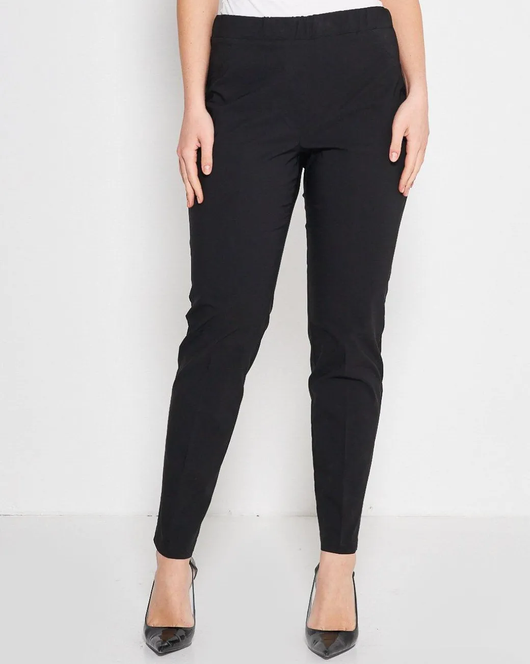 Pantalone skinny con taglio push-up NERO
