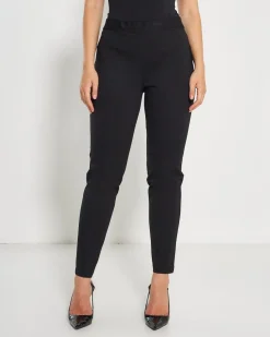 Pantaloni slim fit con vita elastica e dettaglio frontale di piega di