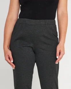 Pantaloni slim fit con vita elastica e dettaglio frontale di piega di